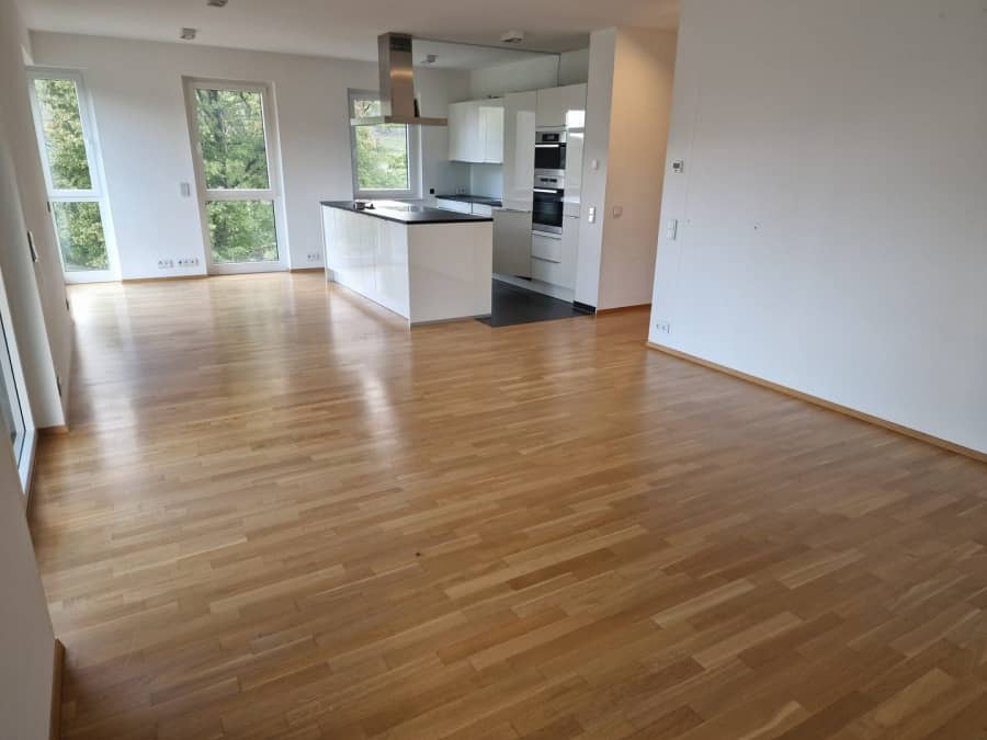neu verlegter Stabparkett in einer Wohnküche